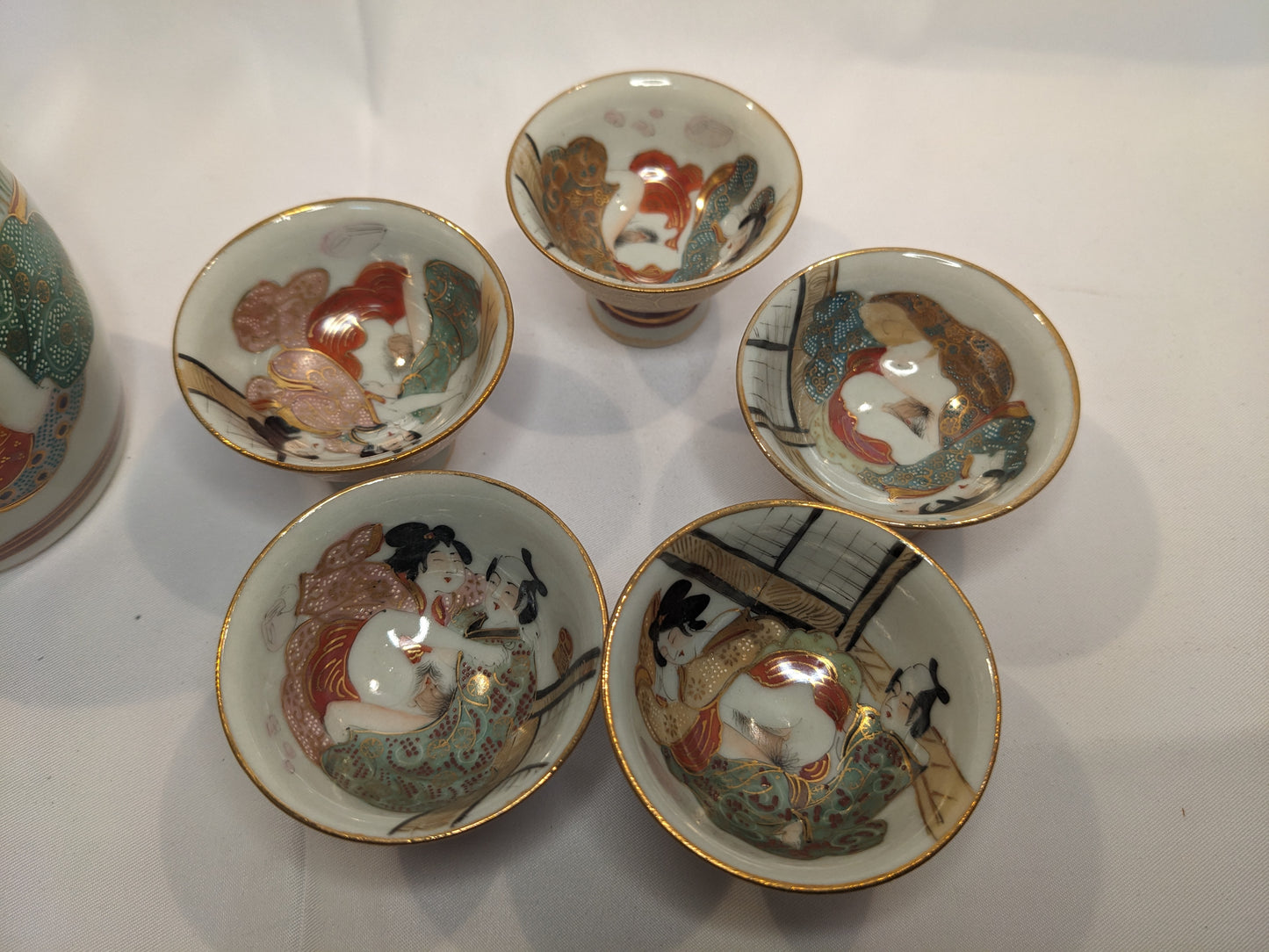 Elegant Shunga Art Sake Set – Handcrafted Tokkuri & Matching Ochoko Cups