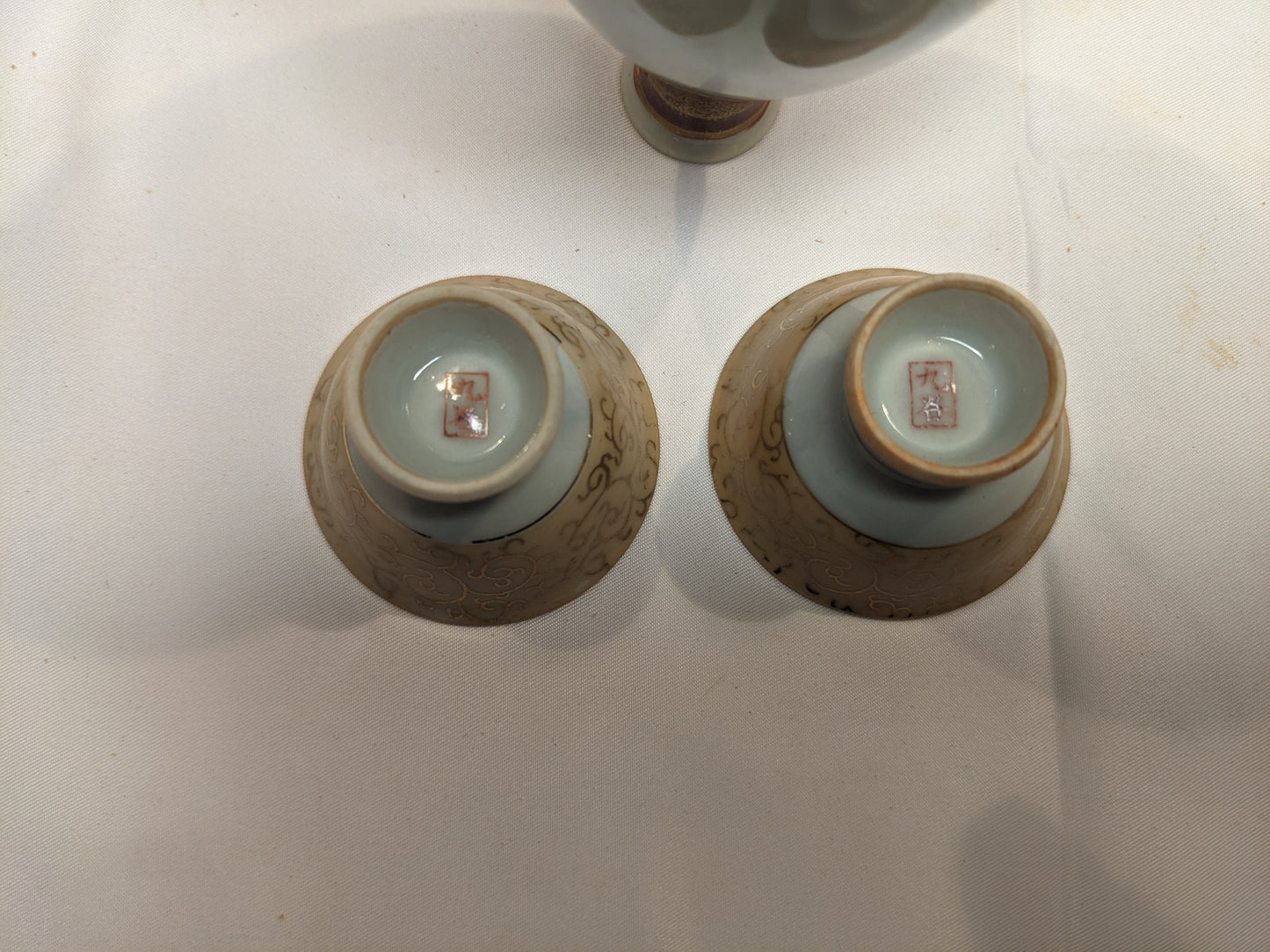 Elegant Shunga Art Sake Set – Handcrafted Tokkuri & Matching Ochoko Cups